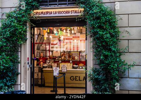 Gelateria Cremeria la Veccia stalla. Via Guglielmo Oberdan, Bologna, Emilia-Romagna, Italia Foto Stock