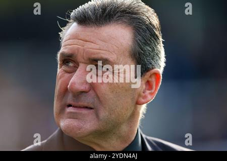 Il manager dell'Aldershot Tommy Widdrington durante la partita della Vanarama National League tra Hartlepool United e Aldershot Town a Victoria Park, Hartlepool, sabato 26 ottobre 2024. (Foto: Mark Fletcher | mi News) crediti: MI News & Sport /Alamy Live News Foto Stock