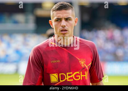 Napoli, Italia. 26 ottobre 2024. Nikola Krstovic di US Lecce si riscalda prima di Lecce allo Stadio Diego Armando Maradona Napoli Italia il 26 ottobre 2024. Crediti: Franco Romano/Alamy Live News Foto Stock