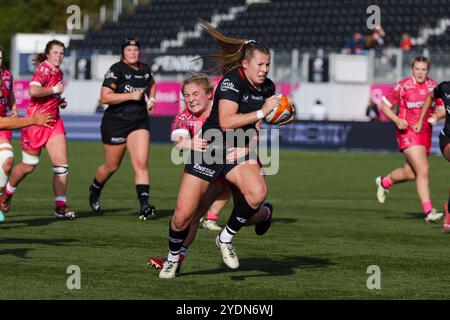 Londra, Regno Unito. 27 ottobre 2024. Zoe Harrison (Saracens) con il pallone durante la partita Saracens Women vs Gloucester-Hartpury Women allo Stonex Stadium per la quarta giornata della Premiership Women's Rugby 2024/25. UK © ️ crediti: Elsie Kibue/Alamy Live News Foto Stock