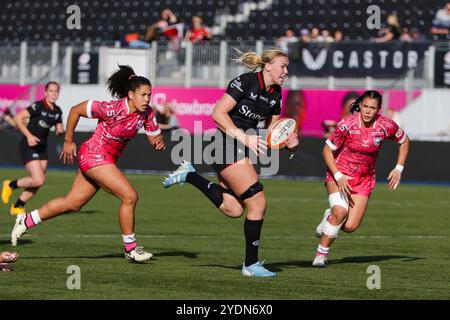 Londra, Regno Unito. 27 ottobre 2024. Rosie Galligan (Saracens) con il pallone durante la partita Saracens Women vs Gloucester-Hartpury Women allo Stonex Stadium per la quarta giornata della Premiership Women's Rugby 2024/25. UK © ️ crediti: Elsie Kibue/Alamy Live News Foto Stock