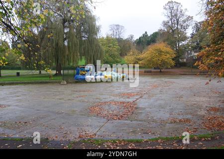 Il lago nautico di Lower Castle Park a Colchester, Essex, è svuotato d'acqua durante la bassa stagione Foto Stock