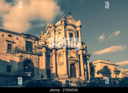 Progettato dall'architetto Rosario Gagliardi nel XVIII secolo. La Chiesa di San Domenico (San Dominique) sulla via principale della città barocca di No Foto Stock