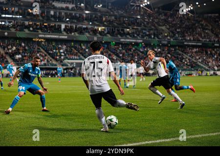 Ryoya Morishita si è visto durante la partita della UEFA Europa Conference League tra le squadre del Legia Warszawa e del Real Betis Balompie allo Stadion Miejski Legii Wars Foto Stock