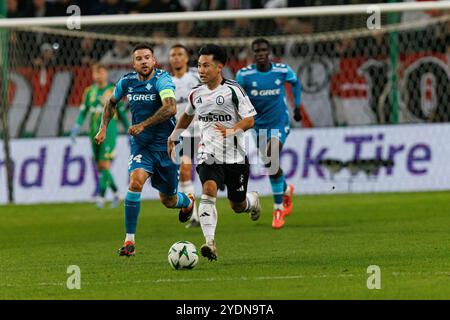 Aitor Ruibal, Ryoya Morishita visto durante la partita della UEFA Europa Conference League tra le squadre del Legia Warszawa e del Real Betis Balompie allo Stadion Miej Foto Stock