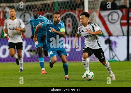 Aitor Ruibal, Ryoya Morishita visto durante la partita della UEFA Europa Conference League tra le squadre del Legia Warszawa e del Real Betis Balompie allo Stadion Miej Foto Stock