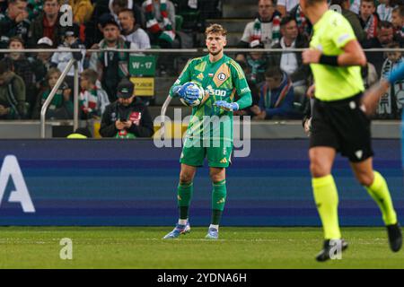 Kacper Tobiasz è stato visto durante la partita della UEFA Europa Conference League tra le squadre del Legia Warszawa e del Real Betis Balompie allo Stadion Miejski Legii Warsz Foto Stock