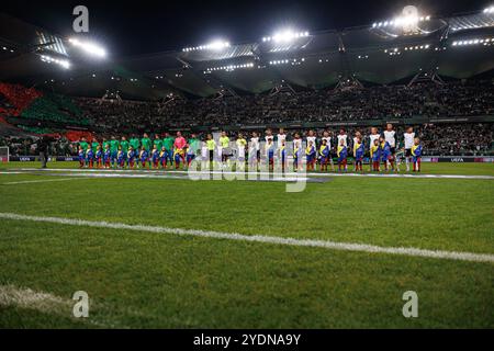 Giocatori di entrambe le squadre visti durante la partita della UEFA Europa Conference League tra le squadre del Legia Warszawa e del Real Betis Balompie allo Stadion Miejski leggi Foto Stock