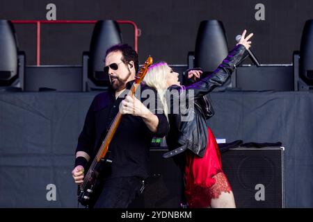 Reggio Emilia, Italia. 27 marzo 2024. Mark Damon e Taylor Momsen dei Pretty Reckless si esibiscono alla RCF Arena Campovolo di Reggio Emilia, Italia, il 25 maggio 2024. (Foto di Roberto Finizio/NurPhoto) credito: NurPhoto SRL/Alamy Live News Foto Stock