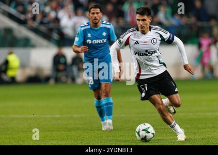 Varsavia, Polonia. 3 ottobre 2024. Bartosz Kapustka (Legia Warszawa) visto in azione durante la partita della UEFA Europa Conference League tra le squadre del Legia Warszawa e del Real Betis Balompie allo Stadion Miejski Legii Warszawa. Punteggio finale Legia Warszawa 1:0 Real Betis Balompie credito: SOPA Images Limited/Alamy Live News Foto Stock