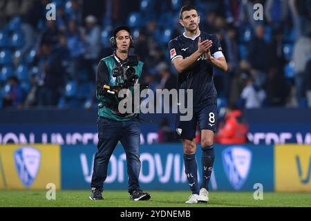 Bochum, Germania. 27 ottobre 2024. Fussball 1. Bundesliga 8. Spieltag VfL Bochum - FC Bayern Muenchen am 27.10.2024 im Vonovia Ruhrstadion in Bochum Anthony Losilla ( Bochum ) le normative DFL vietano qualsiasi uso di fotografie come sequenze di immagini e/o quasi-video. Foto: Revierfoto credito: ddp media GmbH/Alamy Live News Foto Stock