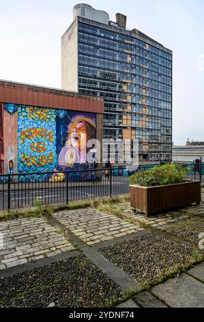 Met Tower parte dell'ex City of Glasgow College of Building and Printing, Cathedral Street, Glasgow, Scozia, Regno Unito, Europa Foto Stock