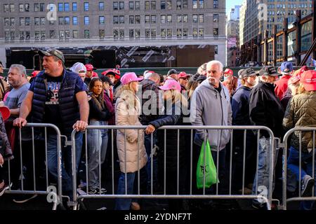 New York NY: Ottobre 27: Trump Rally al Madison Square Garden il 27 2024 ottobre credito: Katie Godowski/MediaPunch Foto Stock