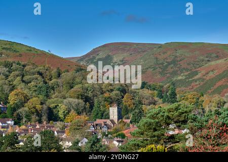 St Laurence's Church e Carding Mill Valley, The Long Mynd, Church Stretton, Shropshire Foto Stock
