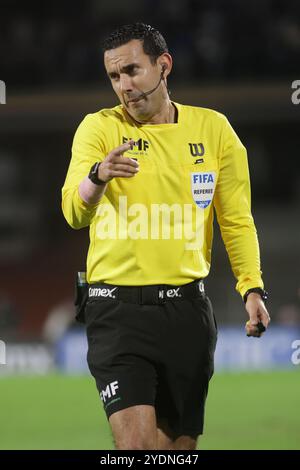 Città del Messico, Ciudad de Mexico, Messico. 27 ottobre 2024. L'arbitro César Arturo Ramos durante la partita Pumas contro Cruz azul Torneo de apertura 2024 della Liga MX all'Estadio Olimpico Universitario. Cruz Azul FC batte Pumas 2-0. Il 26 ottobre 2024 a città del Messico, Messico. (Immagine di credito: © Ismael Rosas/eyepix via ZUMA Press Wire) SOLO PER USO EDITORIALE! Non per USO commerciale! Foto Stock