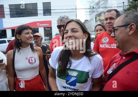 27 ottobre 2024, Natal, Rio grande do Norte, Brasile: Natal (rn), 10/27/2024 Ã¢â‚¬' Election/natal/rn Ã¢â‚¬' arrivo della candidata natalia bonavides (pt), vota alla scuola statale winston churchil, questa domenica, 27 ottobre 2024. (Foto: JosÃƒ © Aldenir/Thenews2/Zumapress) (immagine di credito: © Jose Aldenir/TheNEWS2 via ZUMA Press Wire) SOLO PER USO EDITORIALE! Non per USO commerciale! Foto Stock