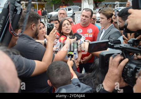 27 ottobre 2024, Natal, Rio grande do Norte, Brasile: Natal (rn), 10/27/2024 Ã¢â‚¬' Election/natal/rn Ã¢â‚¬' arrivo della candidata natalia bonavides (pt), vota alla scuola statale winston churchil, questa domenica, 27 ottobre 2024. (Foto: JosÃƒ © Aldenir/Thenews2/Zumapress) (immagine di credito: © Jose Aldenir/TheNEWS2 via ZUMA Press Wire) SOLO PER USO EDITORIALE! Non per USO commerciale! Foto Stock