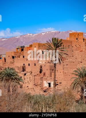 Kasbah sulle montagne dell'Atlante, Marocco Foto Stock