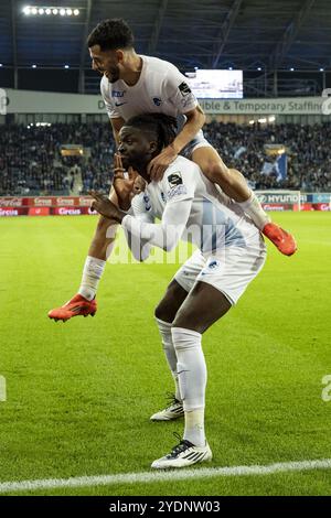 Gent, Belgio. 27 ottobre 2024. I giocatori di Genk festeggiano dopo aver segnato durante una partita di calcio tra KAA Gent e KRC Genk, domenica 27 ottobre 2024 a Gand, il giorno 12 della stagione 2024-2025 della prima divisione del campionato belga "Jupiler Pro League". BELGA FOTO DAVID PINTENS credito: Belga News Agency/Alamy Live News Foto Stock