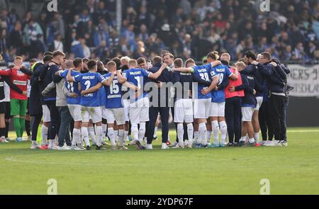 Darmstadt, Germania. 27 ottobre 2024. 27.10.2024, xdcx, Fussball 2. Bundesliga, SV Darmstadt 98 - SSV Ulm 1846, emonline, emspor, despor, v.l., LE NORMATIVE MANNSCHAFTSKREIS NACH DEM SPIEL DFL/DFB VIETANO QUALSIASI USO DI FOTOGRAFIE COME SEQUENZE DI IMMAGINI E/O QUASI-VIDEO. Credito: dpa/Alamy Live News Foto Stock