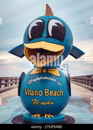 Statua del Bluebird of Happiness sul molo di Vilano Beach, Vilano Beach, Florida, Stati Uniti Foto Stock