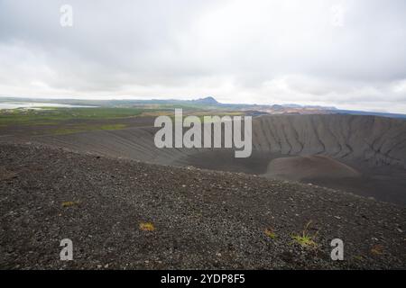 Hverfell vulcano Caldera vista dall'alto. Hverfjall, Islanda landmark Foto Stock