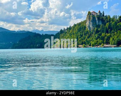 La foto raffigura un castello medievale sloveno che mostra i suoi dettagli architettonici. Foto Stock