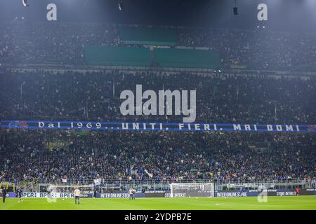 Milano, Italia, Italia. 27 ottobre 2024. Tifosi dell'Inter Milan durante la partita di serie A tra FC Internazionale e Juventus FC allo stadio San Siro il 27 ottobre 2024 a Milano. (Credit Image: © Matthieu Mirville/ZUMA Press Wire) SOLO PER USO EDITORIALE! Non per USO commerciale! Foto Stock