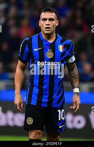 Lautaro Martinez, l'attaccante argentino n. 10 dell'Inter Milan, guarda durante la partita di calcio di serie A tra Inter Milan e Juventus FC allo Stadio San Siro di Milano, Italia, il 27 ottobre 2024 Credit: Piero Cruciatti/Alamy Live News Foto Stock