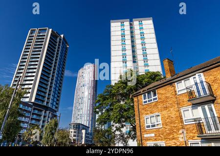 Alte torri intorno a Stratford High Street (River Heights, Halo Tower Albert Bigg Point), Londra, Inghilterra Foto Stock