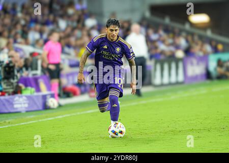 Orlando, Florida, Stati Uniti, 27 ottobre 2024, Facundo Torres, giocatore del SC di Orlando, è il numero 10 a correre nel primo tempo all'Inter&Co Stadium. (Foto: Marty Jean-Louis/Alamy Live News Foto Stock