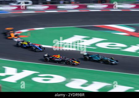 Sergio Checo Perez (Oracle Red Bull Racing, Mexiko, #11) im RedBull RB20, daneben Lance Walk (Aston Martin Aramco Formula One Team, Kanada, #18), Franco Colapinto (Williams Racing, Argentinien, #43), Oscar Piastri (McLaren Formula 1 Team, Australien, #81), mex, Formel 1 Weltmeisterschaft, Grand Prix von Mexiko City, autodromo Hermanos Rodriguez, Rennen, 27.10.2024 foto: Eibner-Pressefoto/Michael Memmler Foto Stock