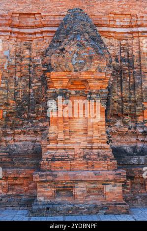 L'antico muro di mattoni delle Torri po Nagar Cham a Nha Trang, Vietnam Foto Stock