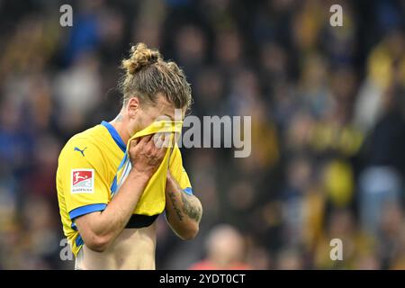 Brunswick, Germania. 27 ottobre 2024. Calcio: Bundesliga 2, Eintracht Braunschweig - Preußen Münster, Matchday 10, Eintracht Stadium. Kevin Ehlers di Braunschweig sta in campo. Crediti: Swen Pförtner/dpa/Alamy Live News Foto Stock