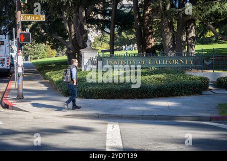 Foto dell'ingresso di Center Street dell'Università della California a Berkeley. Foto Stock