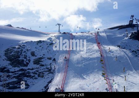 Soelden, Austria. 27 ottobre 2024. Rettenbachglacier, SOELDEN, AUSTRIA Rettenbachglacier durante lo Slalom gigante Mens al FIS Ski Weltcup Opening 2024/25, Rettenbachglacier, Soelden, Austria. (Julia Kneissl/ SPP) credito: SPP Sport Press Photo. /Alamy Live News Foto Stock