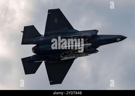 F-35A Lightning funziona. Gli U.S. Air Force Thunderbirds hanno fatto da headliner all'Atlanta Air Show il 26 e 27 ottobre 2024, presso l'Atlanta Regional Airport/Falcon Field a Peachtree City, Georgia, USA. (Foto di Phil Mistry / PHIL FOTO) Foto Stock