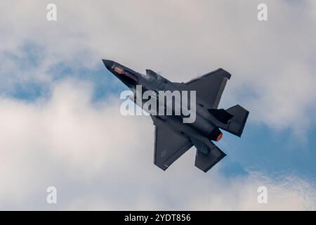 F-35A Lightning funziona. Gli U.S. Air Force Thunderbirds hanno fatto da headliner all'Atlanta Air Show il 26 e 27 ottobre 2024, presso l'Atlanta Regional Airport/Falcon Field a Peachtree City, Georgia, USA. (Foto di Phil Mistry / PHIL FOTO) Foto Stock