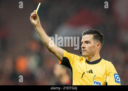 Berlino, Germania. 27 ottobre 2024. Arbitro HARM Osmers visto durante la partita di Bundesliga tra Union Berlin ed Eintracht Frankfurt a an der alte Försterei a Berlino. Credito: Gonzales Photo/Alamy Live News Foto Stock