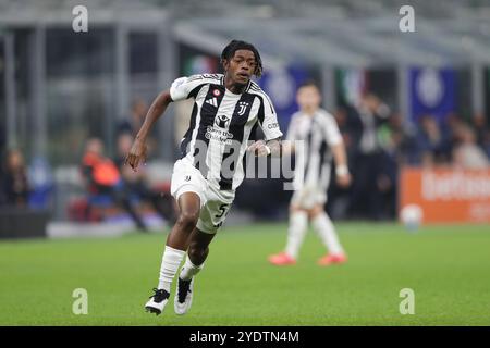 Milano, Italia. 27 ottobre 2024. Samuel Mbangula della Juventus visto durante la partita di serie A Enilive tra Inter e Juventus allo stadio San Siro. Punteggio finale; Inter 4:4 Juventus. Credito: SOPA Images Limited/Alamy Live News Foto Stock