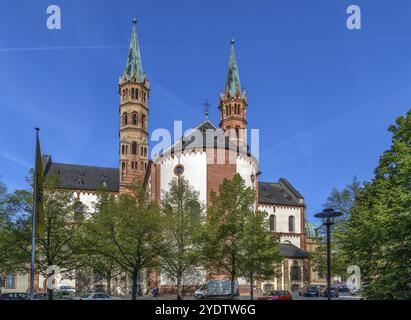 La cattedrale di Wurzburg è una cattedrale cattolica a Wurzburg in Baviera, Germania, dedicata a San Kiliano. Vista dall'abside, l'Europa Foto Stock