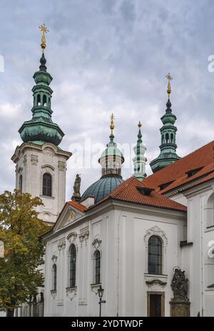 La Basilica dell'assunzione di nostra Signora è una chiesa del monastero di Strahov, Praga. Fu originariamente costruita come basilica romanica e la Foto Stock