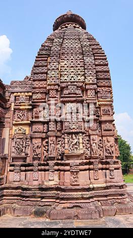 Incisioni di divinità indù sulle pareti del Tempio di Nohta, situato a Nohta, Damoh, Madhya Pradesh, India. Foto Stock