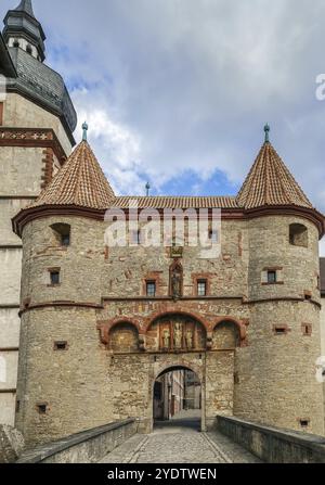 La fortezza di Marienberg è un simbolo di Wurzburg, Germania. Porta Scherenberg Foto Stock