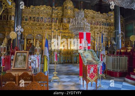 Iconostasi in una chiesa ortodossa con ricche decorazioni dorate e simboli religiosi, Chiesa di Panaghia, Nauplia, Nauplia, Nauplia, Nauplia, Nauplia, Argolis, Pel Foto Stock