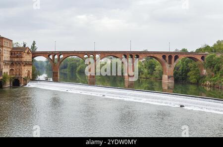 Veduta del 22 agosto 1944 Ponte sul fiume Tarn ad Albi, regione del Tarn, Midi Pirenei, Francia, Europa Foto Stock