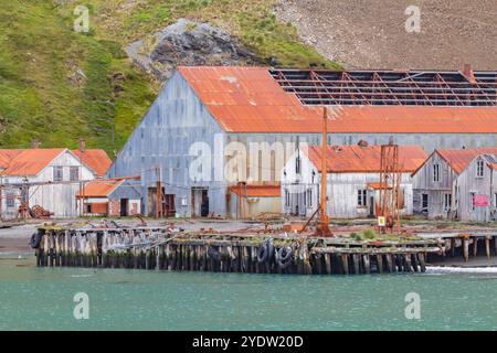 Vista della stazione baleniera abbandonata a Stromness Bay sulla Georgia del Sud, sull'Oceano meridionale, sulle regioni polari Foto Stock