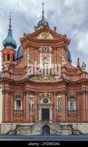 Facciata barocca della chiesa di Neumunster, Wurzburg, Germania, Europa Foto Stock