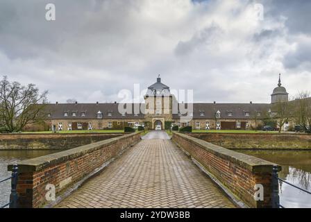 Il castello di Lembeck è uno dei castelli d'acqua più belli della Renania settentrionale-Vestfalia, Germania, Europa Foto Stock