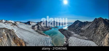 Aerea panoramica del fiordo di Kulusuk, Groenlandia, Danimarca, regioni polari Foto Stock